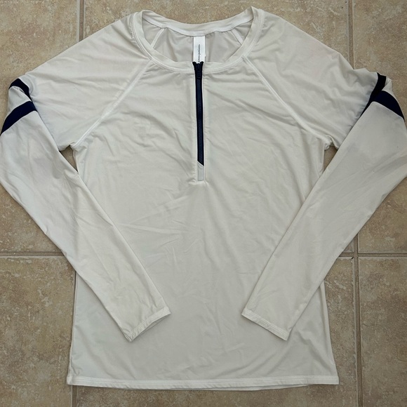 Vineyard Vines Other - Vineyard Vines Women’s long sleeve Swim Skirt/Rash Guard Size Small